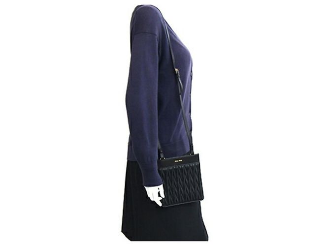 Borsa a spalla in pelle nera Matelassé Miu Miu Nero - vista 8