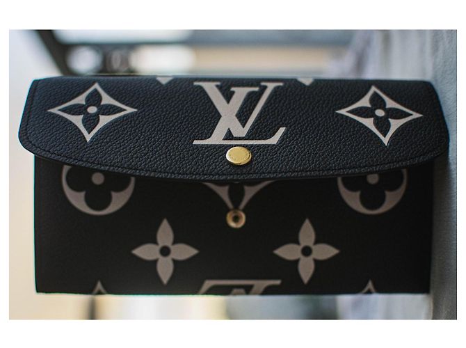 Portafoglio Louis Vuitton Emilie Monogram Giant Nero e Beige Monogramma - vista 13