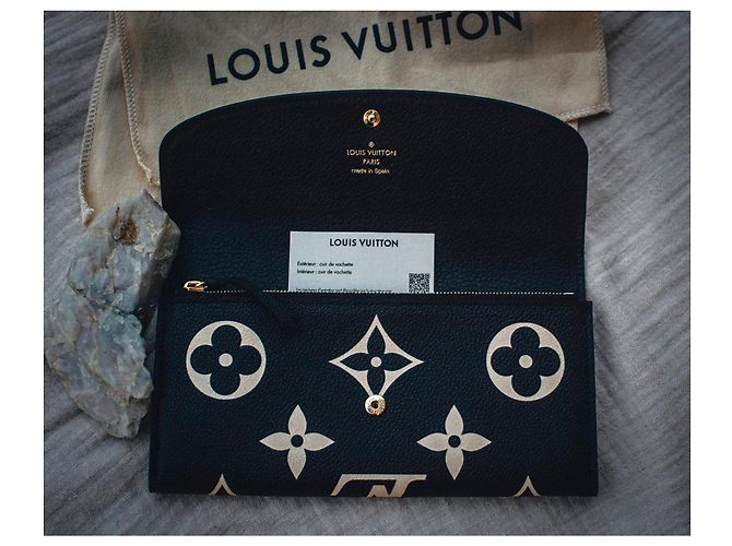 Portafoglio Louis Vuitton Emilie Monogram Giant Nero e Beige Monogramma - vista 4