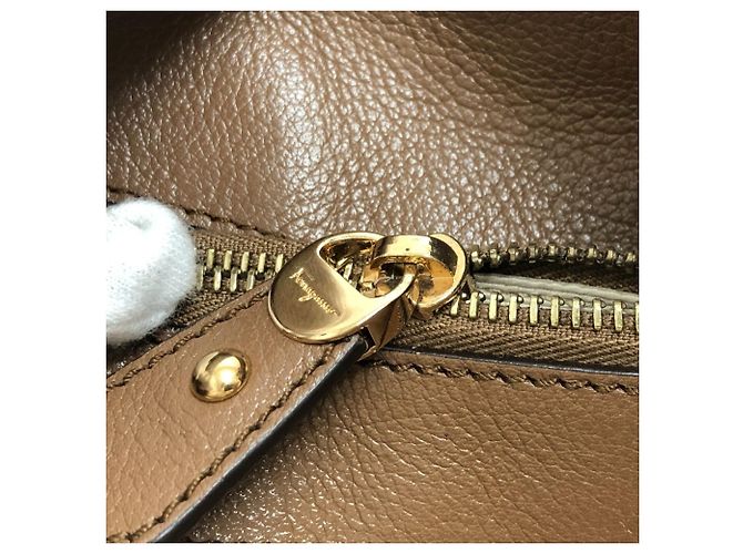 Sac à main Gancini de Salvatore Ferragamo Beige - vue 15