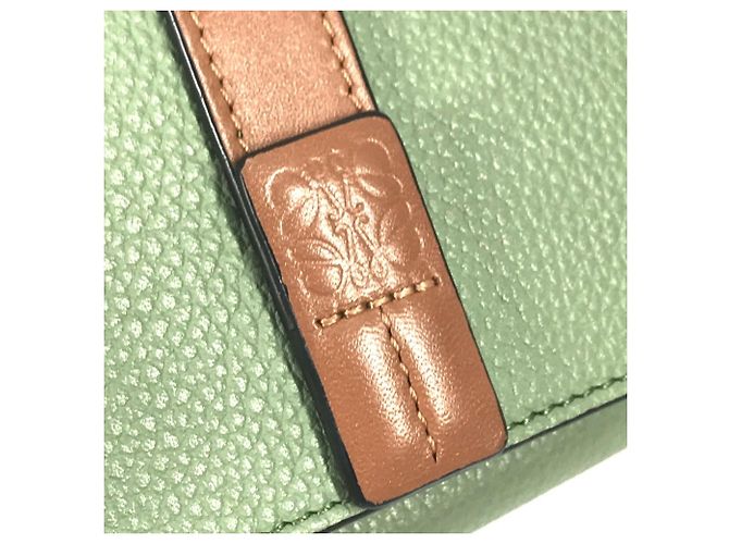 Billetera Vertical Pequeña Anagram LOEWE Castaño Verde - vista 13