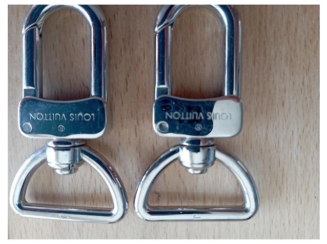Set di 2 moschettoni Louis Vuitton argento acciaio 60mm - vista 2