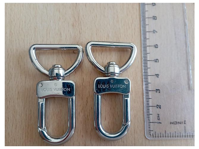 Set di 2 moschettoni Louis Vuitton argento acciaio 60mm - vista 3