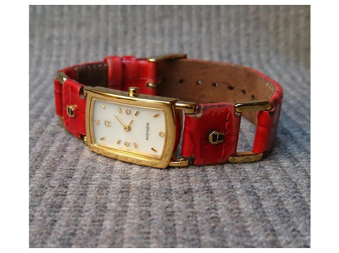 Montre à quartz pour femme plaquée or Aigner Cremona réf. A54200 Rouge Doré - vue 8