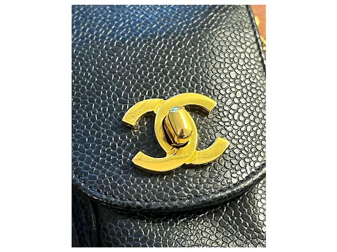 Set ombrello Chanel pelle caviar nero - vista 3