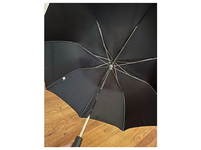 Set ombrello Chanel pelle caviar nero - vista 5