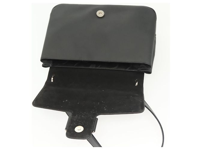 Borsa a Spalla Vala in Pelle Nera e Argento Salvatore Ferragamo Auth 141973 Nero - vista 18