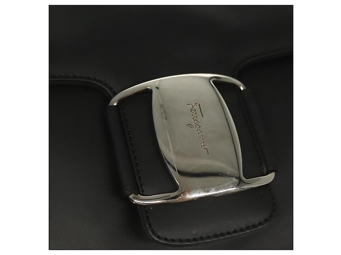 Borsa a Spalla Vala in Pelle Nera e Argento Salvatore Ferragamo Auth 141973 Nero - vista 9