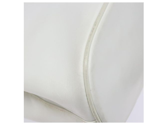 Borsa a mano Gancini in rattan bianco e oro Auth 141821 di Salvatore Ferragamo - vista 17