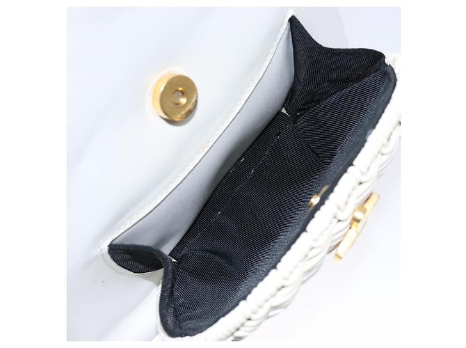 Borsa a mano Gancini in rattan bianco e oro Auth 141821 di Salvatore Ferragamo - vista 21
