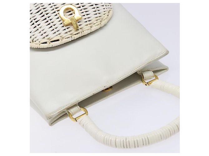 Borsa a mano Gancini in rattan bianco e oro Auth 141821 di Salvatore Ferragamo - vista 6