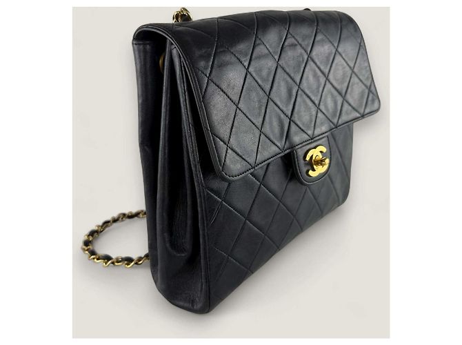 Timeless Chanel Vintage Matelassé Schultertasche aus Lammleder - Ansicht 11