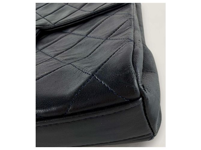 Timeless Chanel Vintage Matelassé Schultertasche aus Lammleder - Ansicht 13