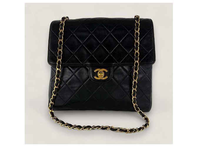 Timeless Chanel Vintage Matelassé Schultertasche aus Lammleder - Ansicht 18