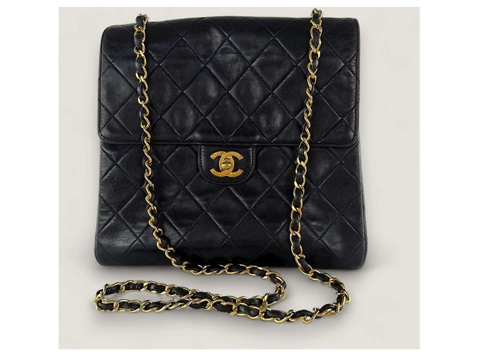 Timeless Chanel Vintage Matelassé Schultertasche aus Lammleder - Ansicht 2