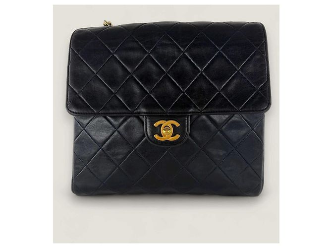Timeless Chanel Vintage Matelassé Schultertasche aus Lammleder - Ansicht 4