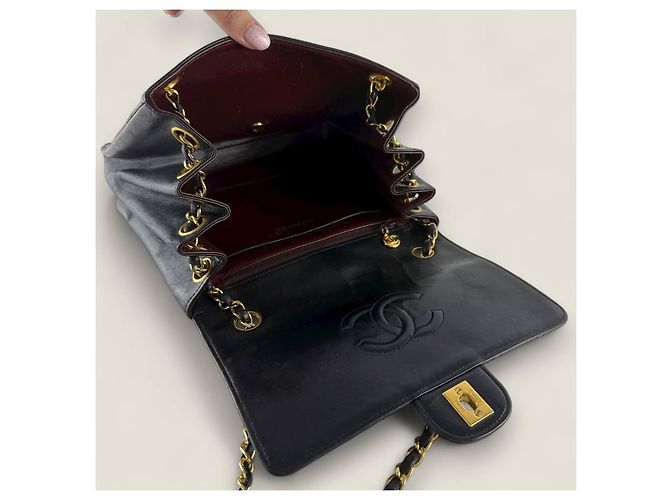 Timeless Chanel Vintage Matelassé Schultertasche aus Lammleder - Ansicht 6