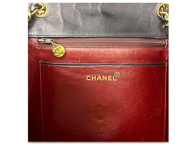 Timeless Chanel Vintage Matelassé Schultertasche aus Lammleder - Ansicht 7