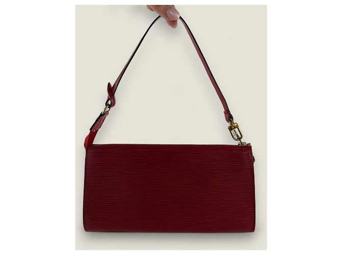 Pochette Accessoires Epi rossa Louis Vuitton Rosso - vista 11