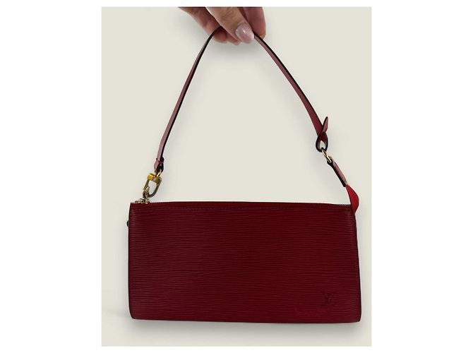 Pochette Accessoires Epi rossa Louis Vuitton Rosso - vista 13