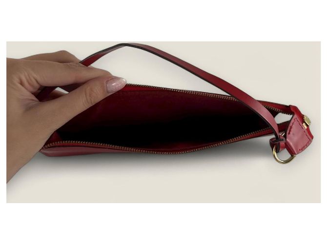 Pochette Accessoires Epi rossa Louis Vuitton Rosso - vista 3