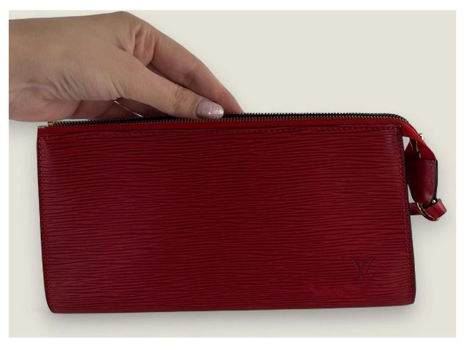 Pochette Accessoires Epi rossa Louis Vuitton Rosso - vista 8