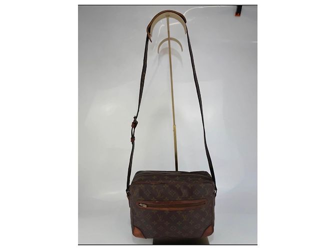 Borse a spalla Louis Vuitton in pelle marrone 259 - vista 3