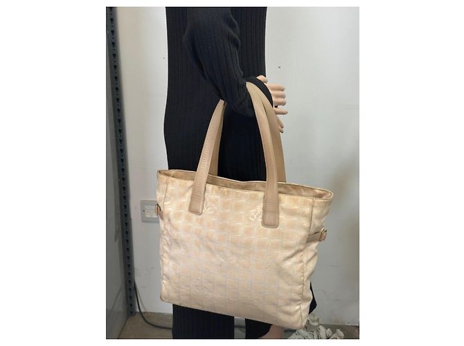 Borsa a spalla Chanel in tela e pelle 258 Beige - vista 11