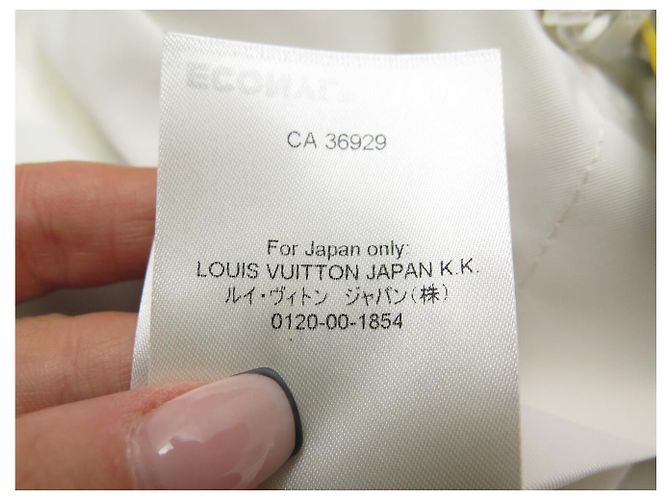 LOUIS VUITTON REVERSIBLE MONOGRAM WINDJACKET 46 S STAPLES White - view 16