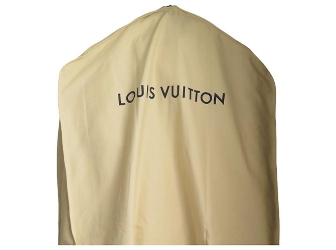 LOUIS VUITTON REVERSIBLE MONOGRAM WINDJACKET 46 S STAPLES White - view 18