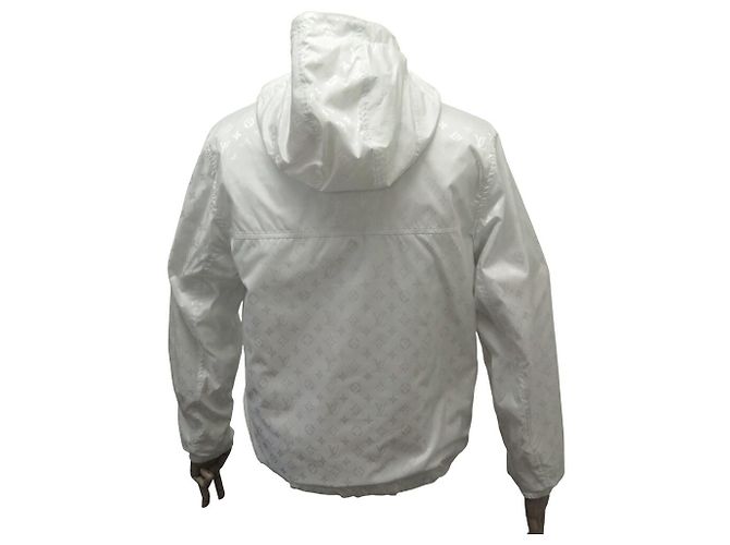 LOUIS VUITTON REVERSIBLE MONOGRAM WINDJACKET 46 S STAPLES White - view 4