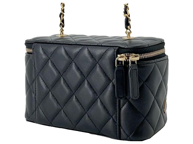 Vanity case piccolo Chanel Coco Casino in pelle d'agnello matelassé nera con catena - vista 2