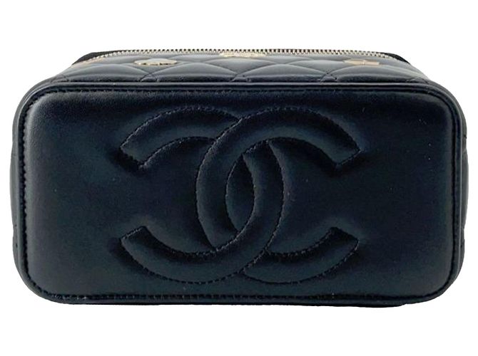 Vanity case piccolo Chanel Coco Casino in pelle d'agnello matelassé nera con catena - vista 3