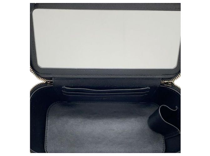 Vanity case piccolo Chanel Coco Casino in pelle d'agnello matelassé nera con catena - vista 4