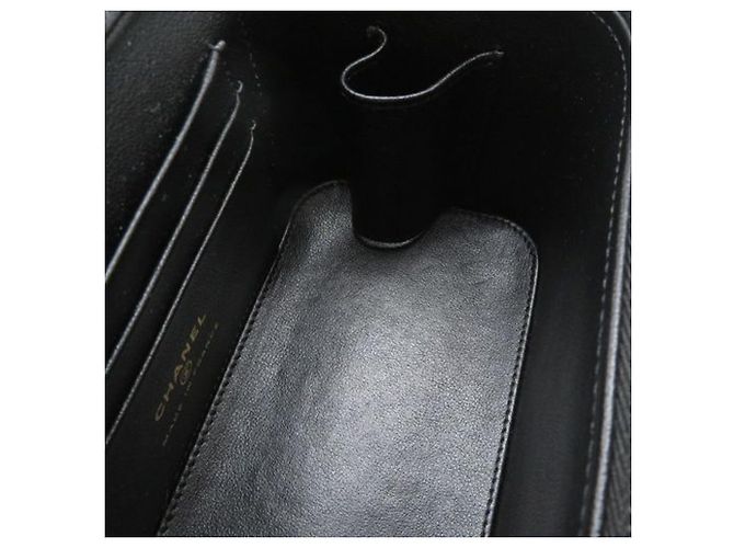 Vanity case piccolo Chanel Coco Casino in pelle d'agnello matelassé nera con catena - vista 5