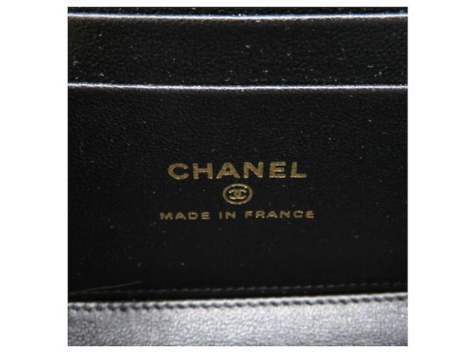 Vanity case piccolo Chanel Coco Casino in pelle d'agnello matelassé nera con catena - vista 6