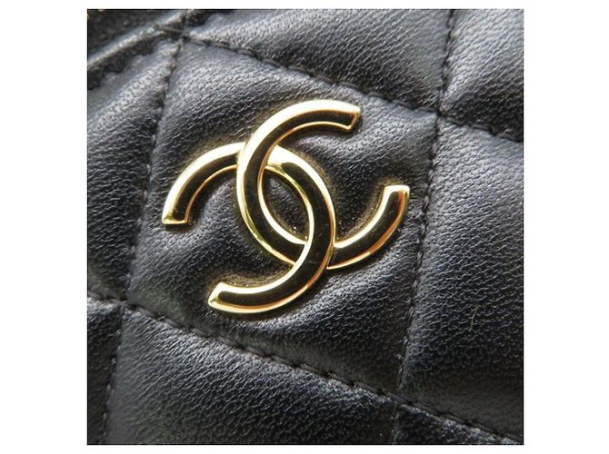 Vanity case piccolo Chanel Coco Casino in pelle d'agnello matelassé nera con catena - vista 7