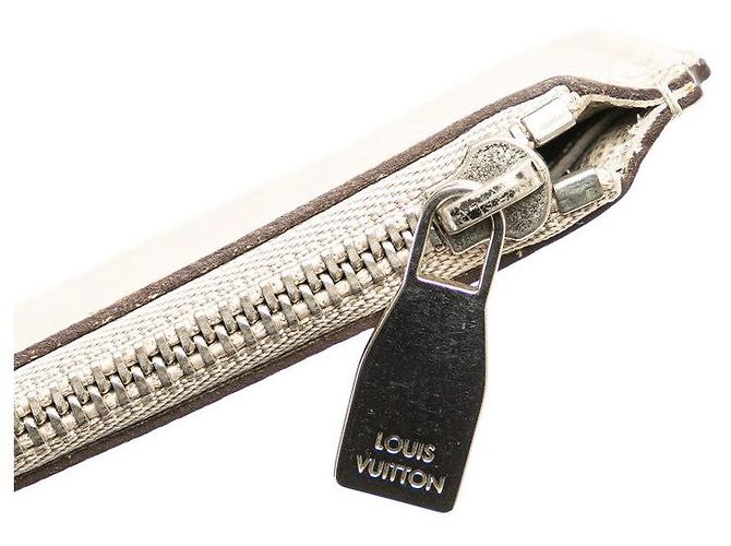 Pochette Cles de Cuero Taiga de Louis Vuitton Castaño Beige - vista 7