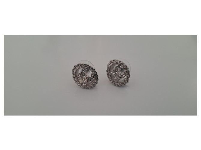 Cambon Orecchini Chanel CC Argento a Forma Ovale con Strass Doppio C Silver hardware - vista 7