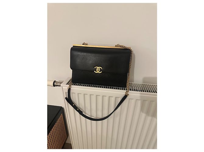 Borsa Chanel in pelle liscia nera con chiusura CC dorata Nero - vista 10
