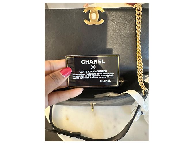 Borsa Chanel in pelle liscia nera con chiusura CC dorata Nero - vista 12