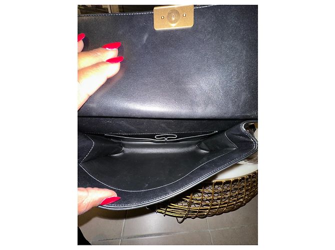 Borsa Chanel in pelle liscia nera con chiusura CC dorata Nero - vista 6