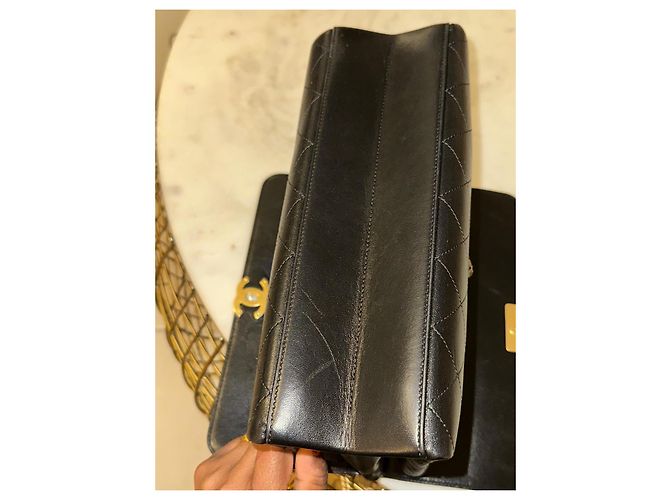 Borsa Chanel in pelle liscia nera con chiusura CC dorata Nero - vista 7