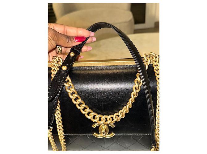 Borsa Chanel in pelle liscia nera con chiusura CC dorata Nero - vista 8