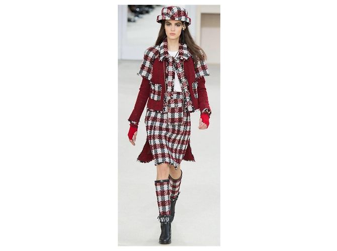 Chaqueta de tweed a rayas burdeos Chanel 16A Runway FR 40 Negro Blanco - vista 2