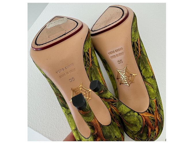 Pumps Bear Necessities di Charlotte Olympia Multicolore Verde - vista 8