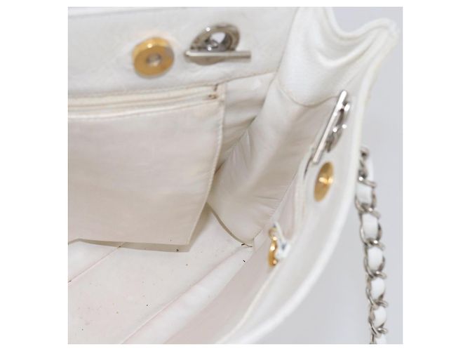 Borsa a spalla CHANEL in pelle caviar bianca con catena argento CC Auth BA6376 Bianco - vista 18