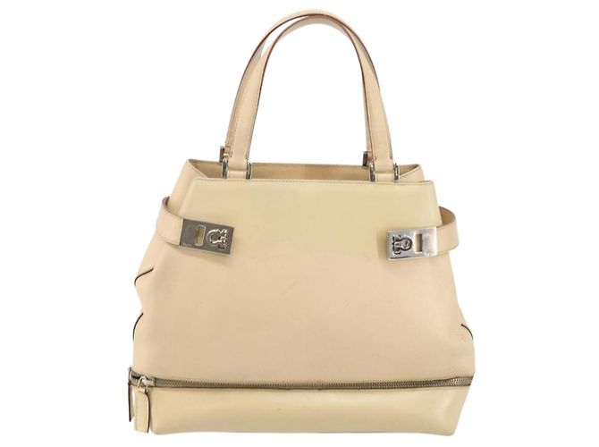 Borsa a mano Gancini in pelle beige e argento di Salvatore Ferragamo Auth hk2982 - vista 2