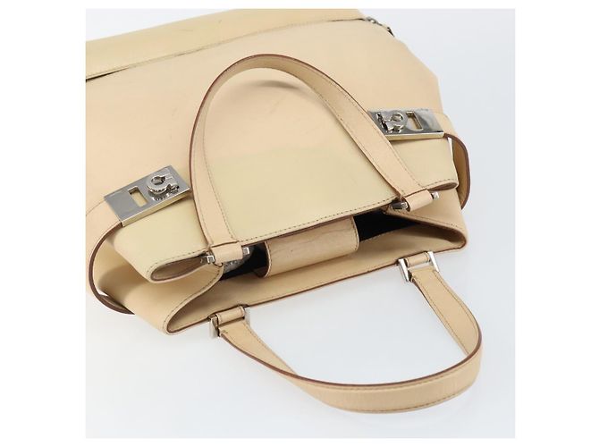 Borsa a mano Gancini in pelle beige e argento di Salvatore Ferragamo Auth hk2982 - vista 6