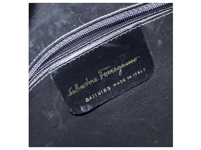 Borsa a Spalla Vala in Pelle Nera e Oro Auth BA5962 di Salvatore Ferragamo Nero D'oro - vista 12